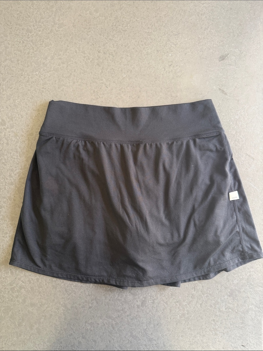 NWOT Vuori Skirt Halo Performance size M Black